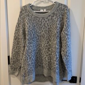 GAP Gray Leopard Print Crew Neck Pullover Sweater Womens‎ Size L